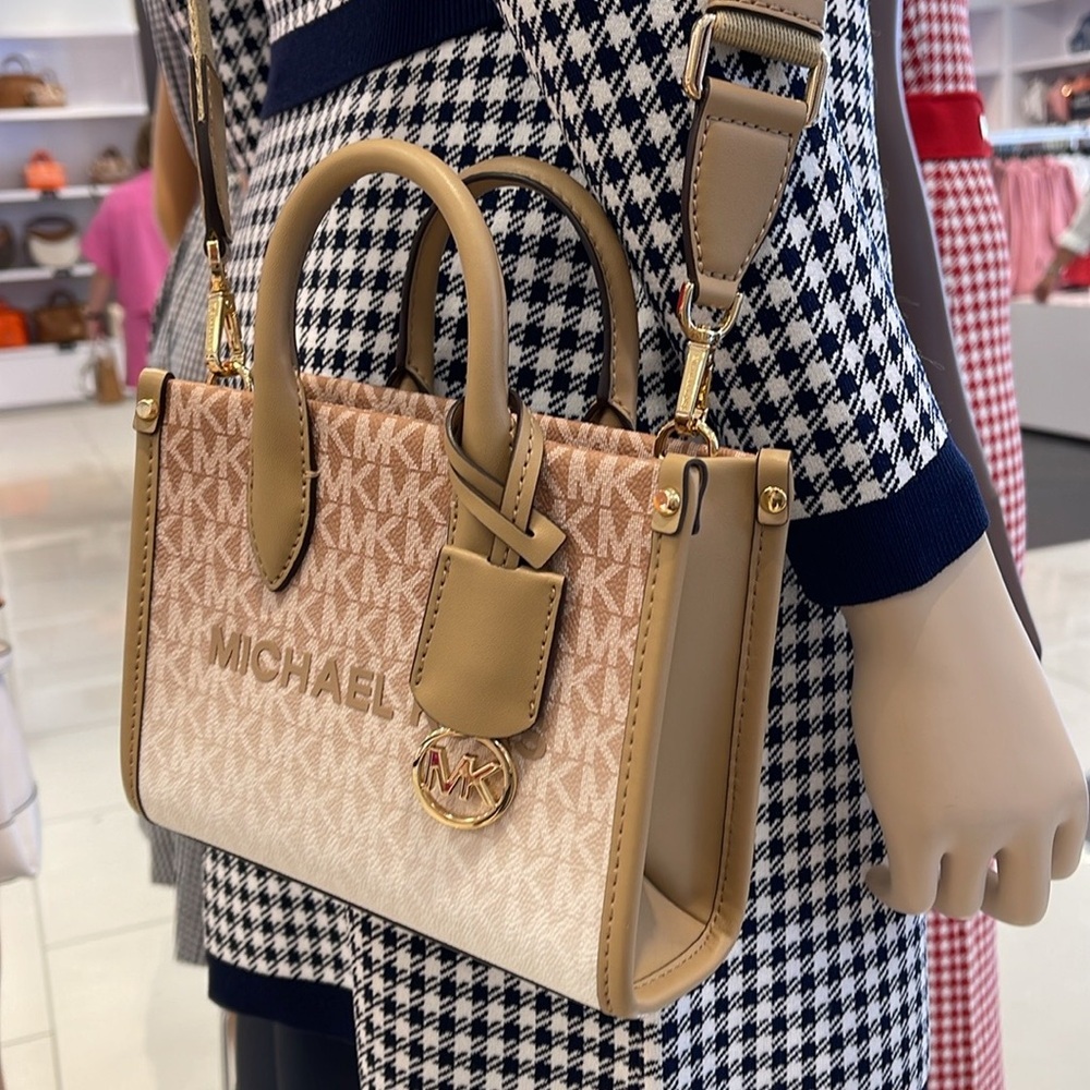 Michael Kors Mirella Extra-Small Ombré Logo Crossbody XBODY Shopper
Camel
NWT - Picture 3 of 16